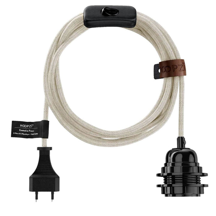Câble blanc cassé et douille noire sur suspension en lin brut