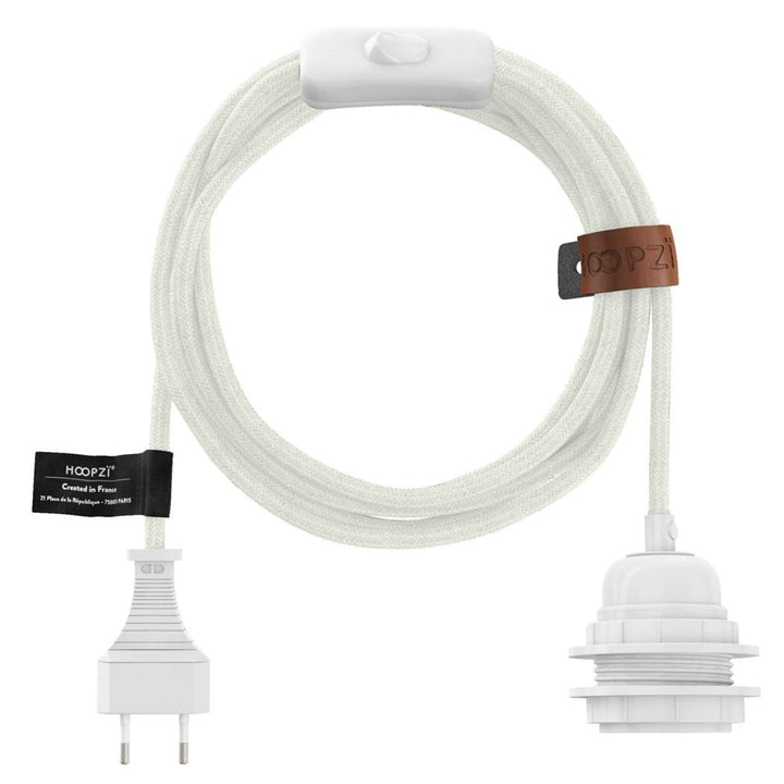 Câble blanc avec douille E27 blanche sur suspension en lin