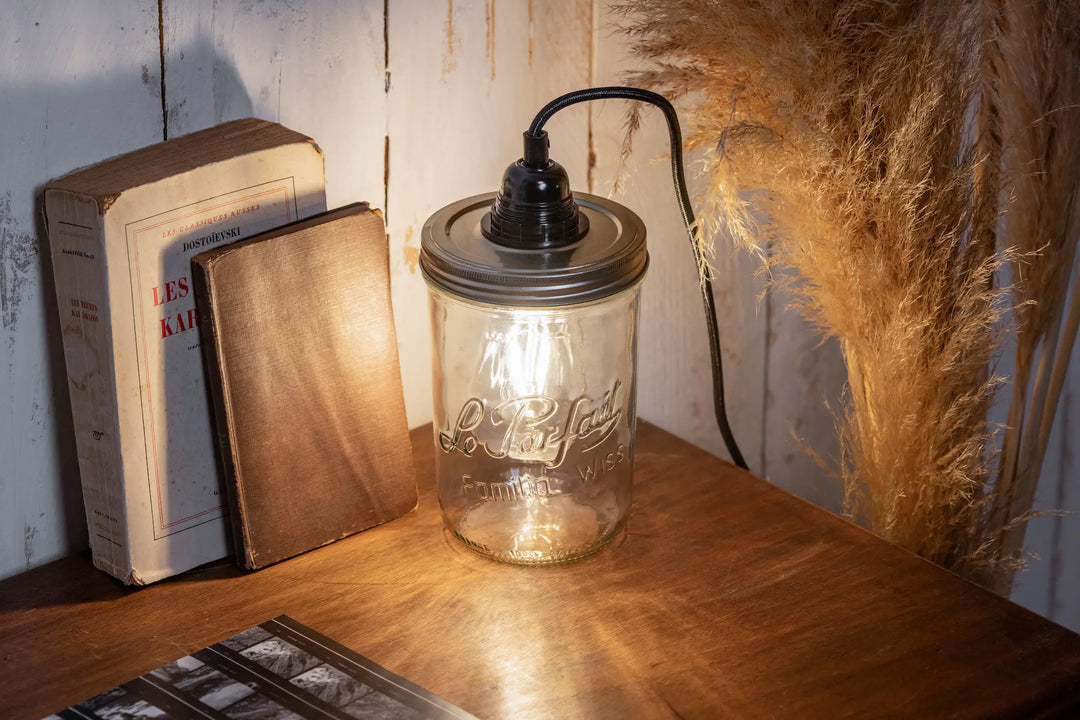 Comment transformer un bocal en verre en lampe design avec Hoopzi et Le Parfait® ?