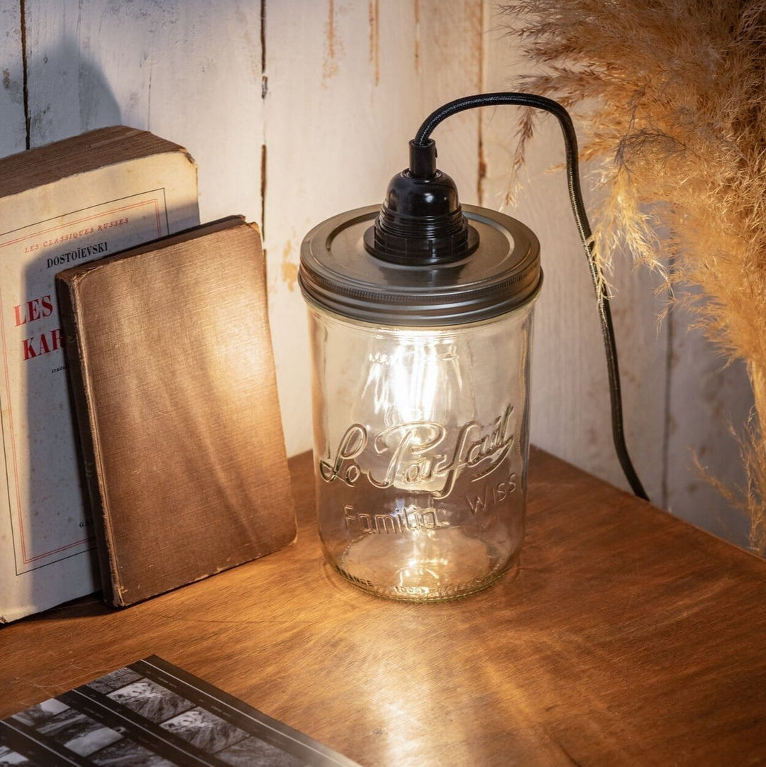 Comment transformer un bocal en verre en lampe design avec Hoopzi et Le Parfait® ?