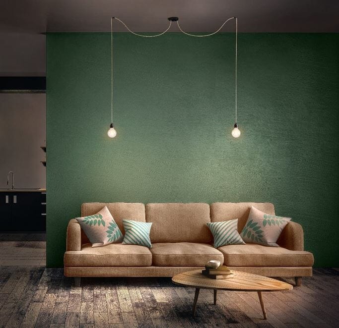 Suspension multiple en ficelle dans un salon avec canapé