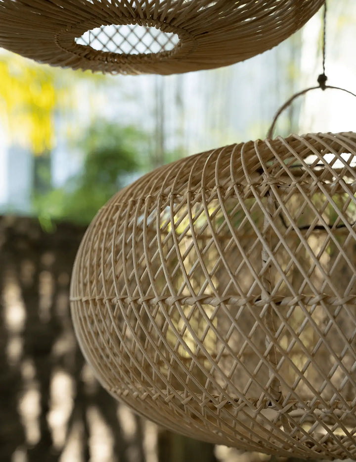 Abat-jour en rotin Bali Wholly – Suspension bohème chic artisanale